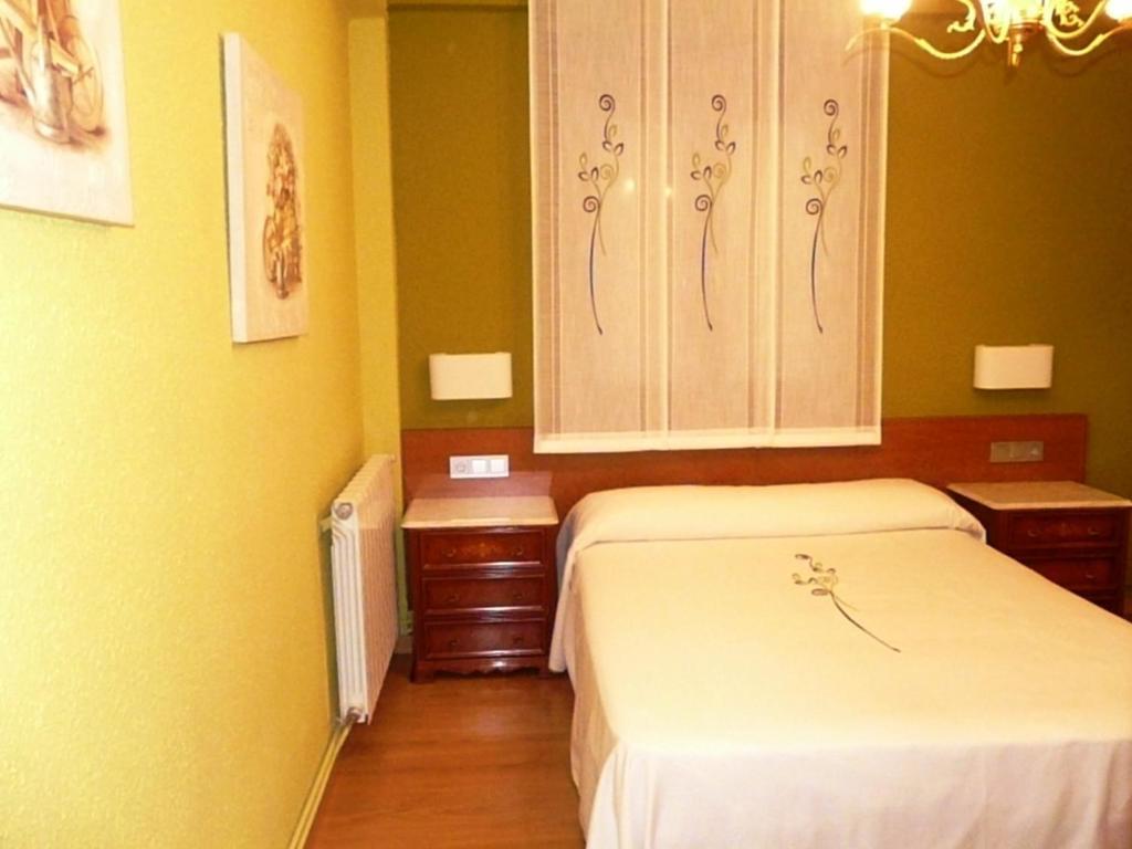 Apartamento Turístico Guara Casa Castro Barbastro Habitación foto
